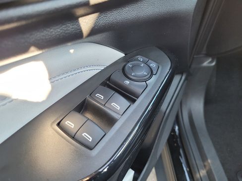 Used 2025 Chevrolet Trax LT w/ LT Convenience Package FWD image 26