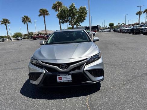 Certified 2021 Toyota Camry SE FWD image 3