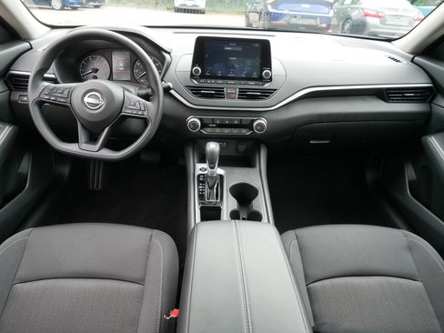 Certified 2025 Nissan Altima 2.5 S FWD image 10