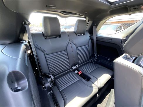 Used 2025 Land Rover Discovery S AWD/4WD image 28
