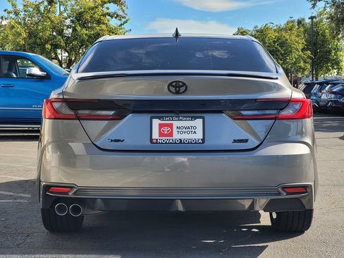 Used 2025 Toyota Camry XSE FWD image 5