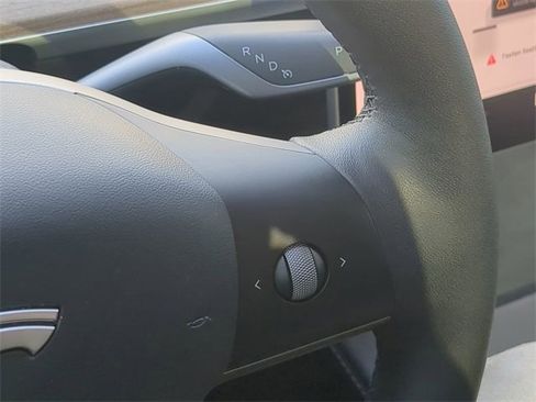 Used 2022 Tesla Model Y Long Range image 29