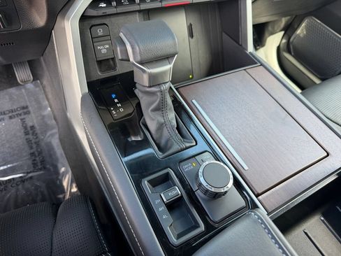 Used 2025 Toyota Tundra Capstone AWD/4WD image 25