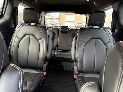 Used 2023 Chrysler Pacifica Touring-L w/ S Appearance Package image 22