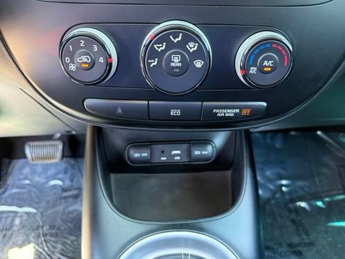 Used 2016 Kia Soul + FWD image 22