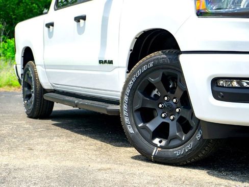 New 2026 RAM 1500 Express AWD/4WD image 3
