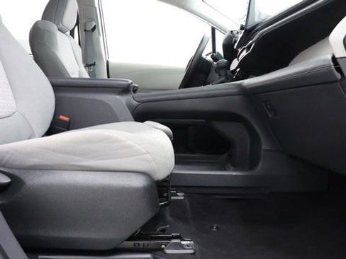 Used 2024 Toyota Sienna LE image 30