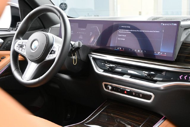 Used 2025 BMW X5 xDrive40i w/ M Sport Package AWD/4WD image 37