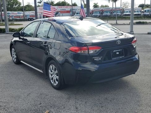 Used 2025 Toyota Corolla LE FWD image 5