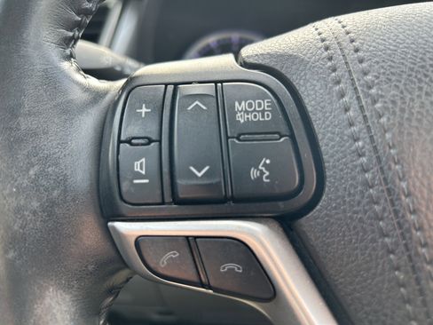 Used 2019 Toyota Highlander Limited image 18