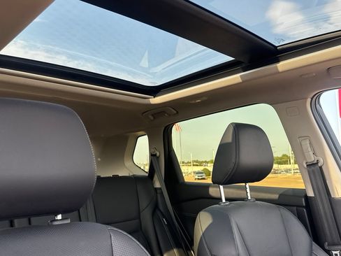 Used 2024 Nissan Rogue Platinum FWD image 31