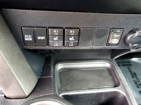 Used 2016 Toyota RAV4 SE image 22