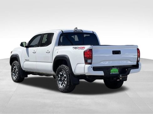 Certified 2018 Toyota Tacoma TRD Off-Road AWD/4WD image 3