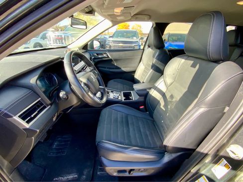 Used 2024 Mitsubishi Outlander SE image 24