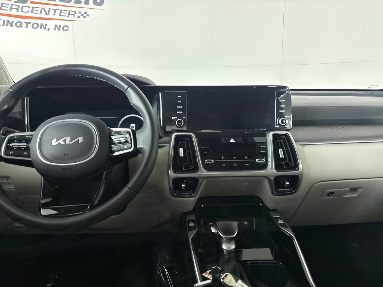 Used 2023 Kia Sorento SX AWD/4WD image 28