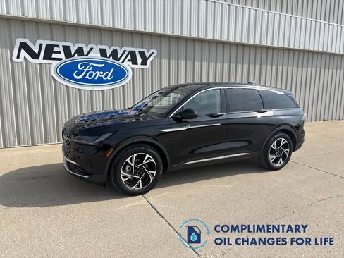 Used 2024 Lincoln Nautilus Premier image 1