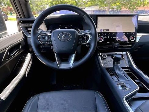 Used 2025 Lexus GX 550 w/ Accessory Package (2T) AWD/4WD image 5