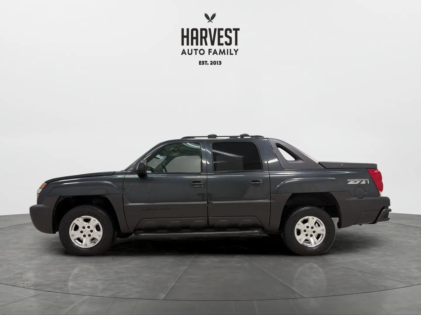 Used 2003 Chevrolet Avalanche 4x4 w/ Suspension Package, Off-Road image 2