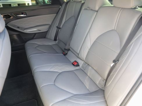 Used 2020 Toyota Avalon Limited image 27