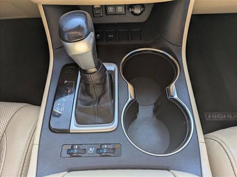 Used 2017 Toyota Highlander Limited image 14