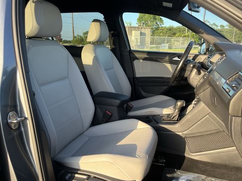 Used 2019 Volkswagen Tiguan SEL Premium R-Line FWD image 28