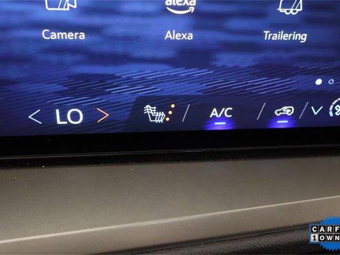 Used 2025 Chevrolet Traverse LT w/ Driver Confidence Package image 8