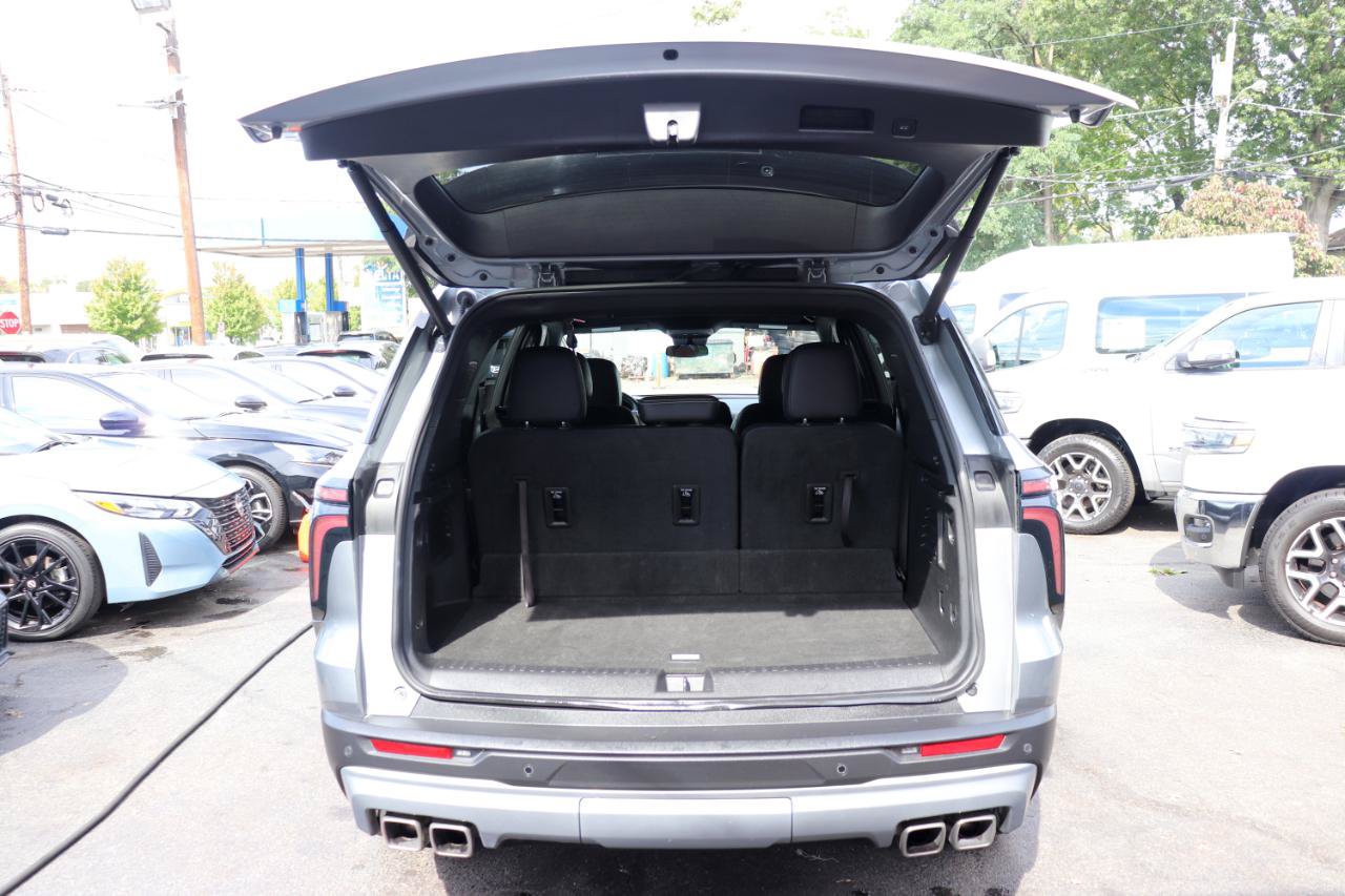 Used 2025 Chevrolet Traverse LT FWD image 56