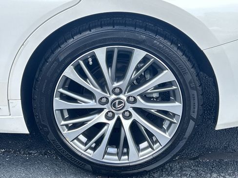 Used 2019 Lexus ES 300h w/ Premium Package FWD image 35
