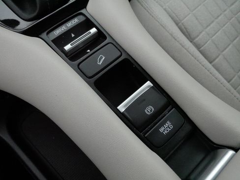 Used 2023 Honda HR-V LX image 25
