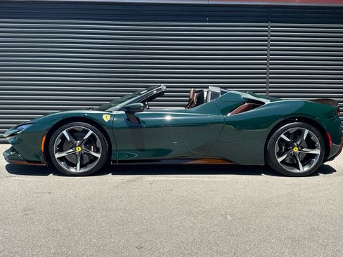 Used 2023 Ferrari SF90 Spider AWD/4WD image 2