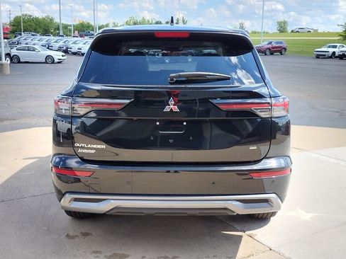 New 2025 Mitsubishi Outlander SE image 18
