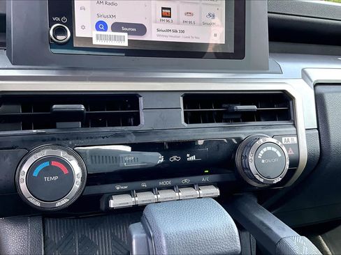 Used 2025 Toyota Tacoma SR5 AWD/4WD image 33