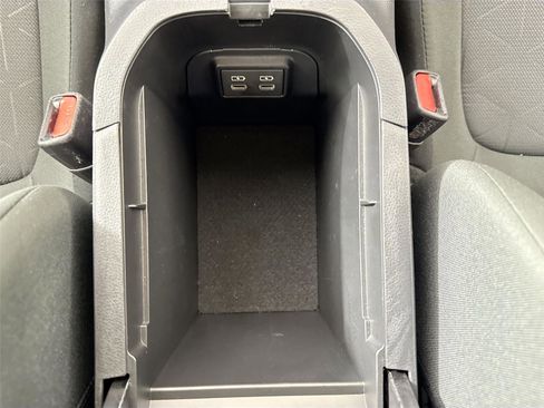 Certified 2025 Toyota RAV4 XLE FWD image 31