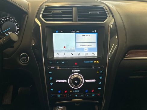 Used 2018 Ford Explorer Platinum AWD/4WD image 3