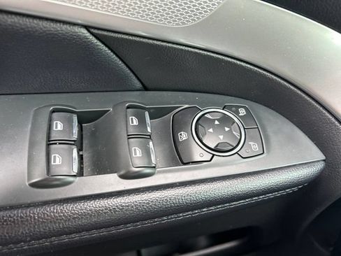 Used 2017 Ford Explorer XLT w/ Equipment Group 202A AWD/4WD image 32