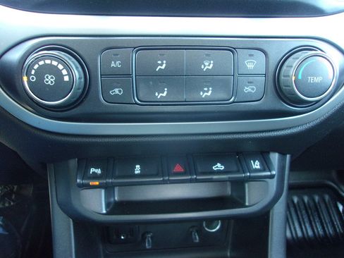 Used 2022 Chevrolet Colorado LT w/ Fleet Safety Package AWD/4WD image 16