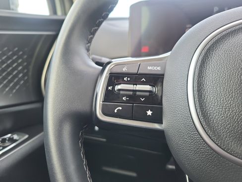 Used 2025 Kia Sorento EX w/ Panoramic Sunroof Package image 18