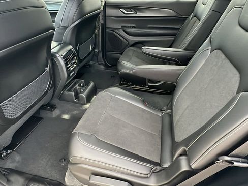 New 2025 Jeep Grand Cherokee L Altitude image 24