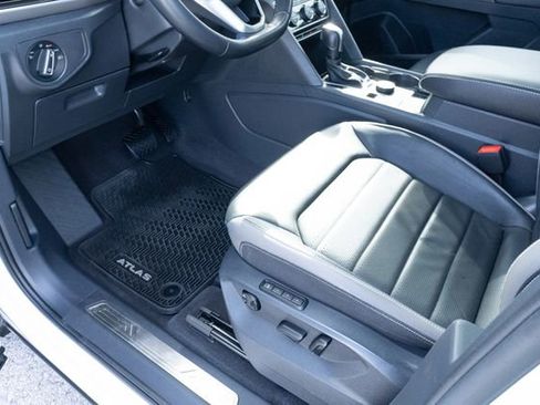 Used 2020 Volkswagen Atlas Cross Sport SEL Premium image 27