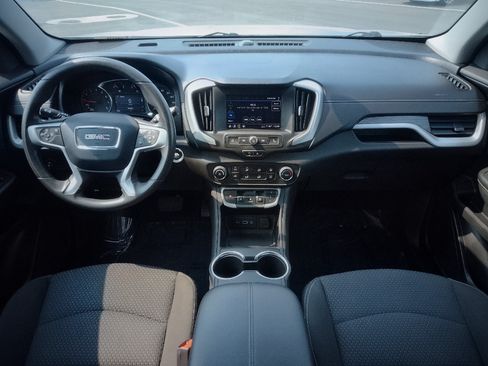 Used 2024 GMC Terrain SLE AWD/4WD image 12