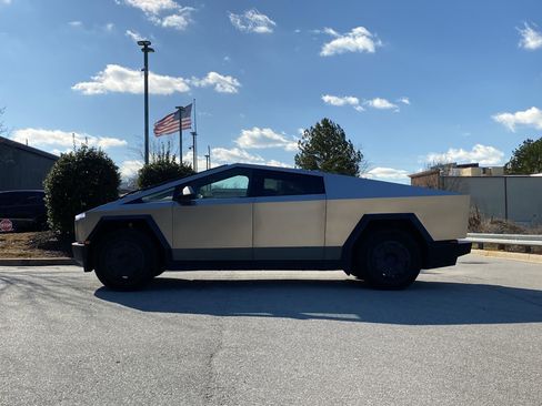 Used 2024 Tesla Cybertruck AWD Crew Cab image 14