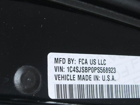 Used 2023 Jeep Wagoneer L Series II image 17