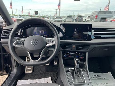 Used 2025 Volkswagen Jetta Sport FWD image 27