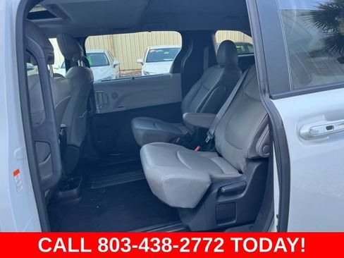 Used 2025 Toyota Sienna XLE FWD image 12