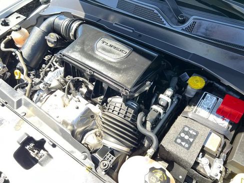 Used 2024 Jeep Compass Latitude AWD/4WD image 9