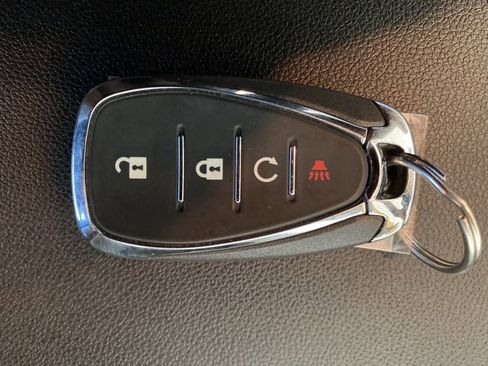 Used 2025 Chevrolet Trax LT w/ LT Convenience Package image 11