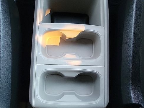 Used 2015 Dodge Grand Caravan SE image 10