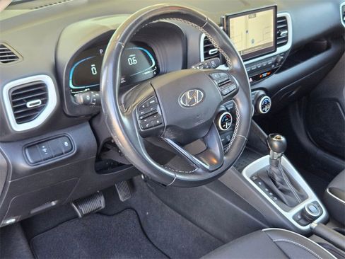 Used 2023 Hyundai Venue Limited image 10