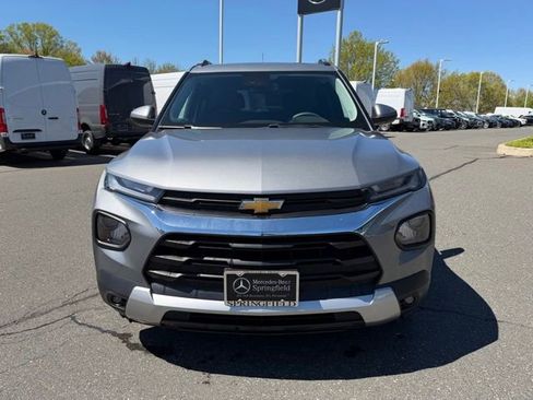 Used 2023 Chevrolet TrailBlazer LT w/ Convenience Package FWD image 2