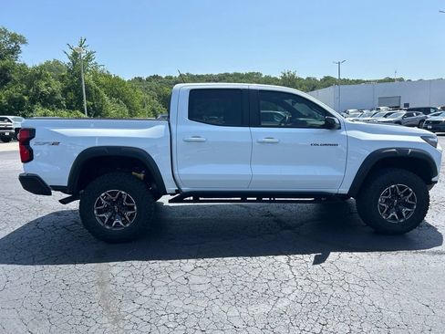 Used 2025 Chevrolet Colorado ZR2 w/ Technology Package AWD/4WD image 4